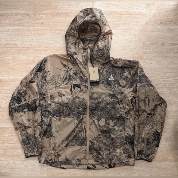 *NWT* Men’s Size Medium Nike ACG “Cinder Cone” Windproof Camo Jacket HJ2885-297